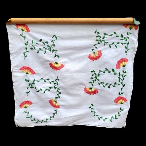 Hand Embroidered White Cotton Table Runner Cloth 21 x 22 Pink Yellow Flowers - Picture 5 of 8